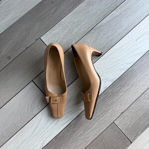 CHANEL Vintage Beige Leather Pumps